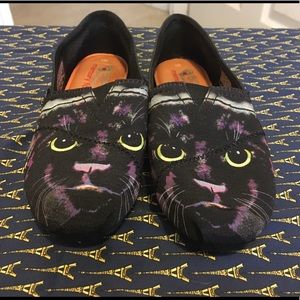 Bob’s by Skechers black cat slip ons size 7 🐱